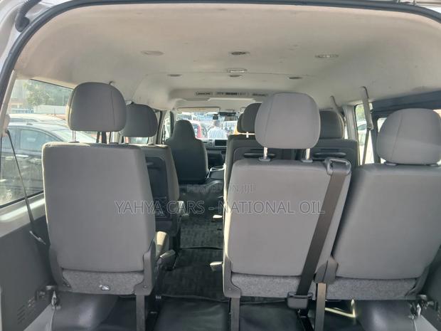 Toyota Grand HiAce 2019 White - thumbnail 4