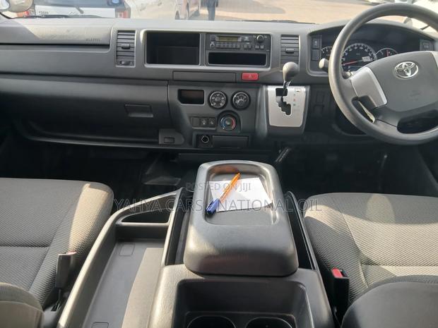 Toyota Grand HiAce 2019 White - thumbnail 5