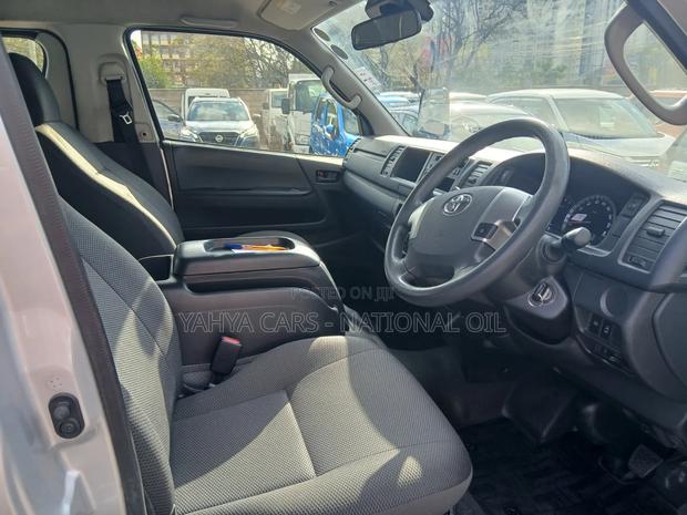 Toyota Grand HiAce 2019 White - thumbnail 6