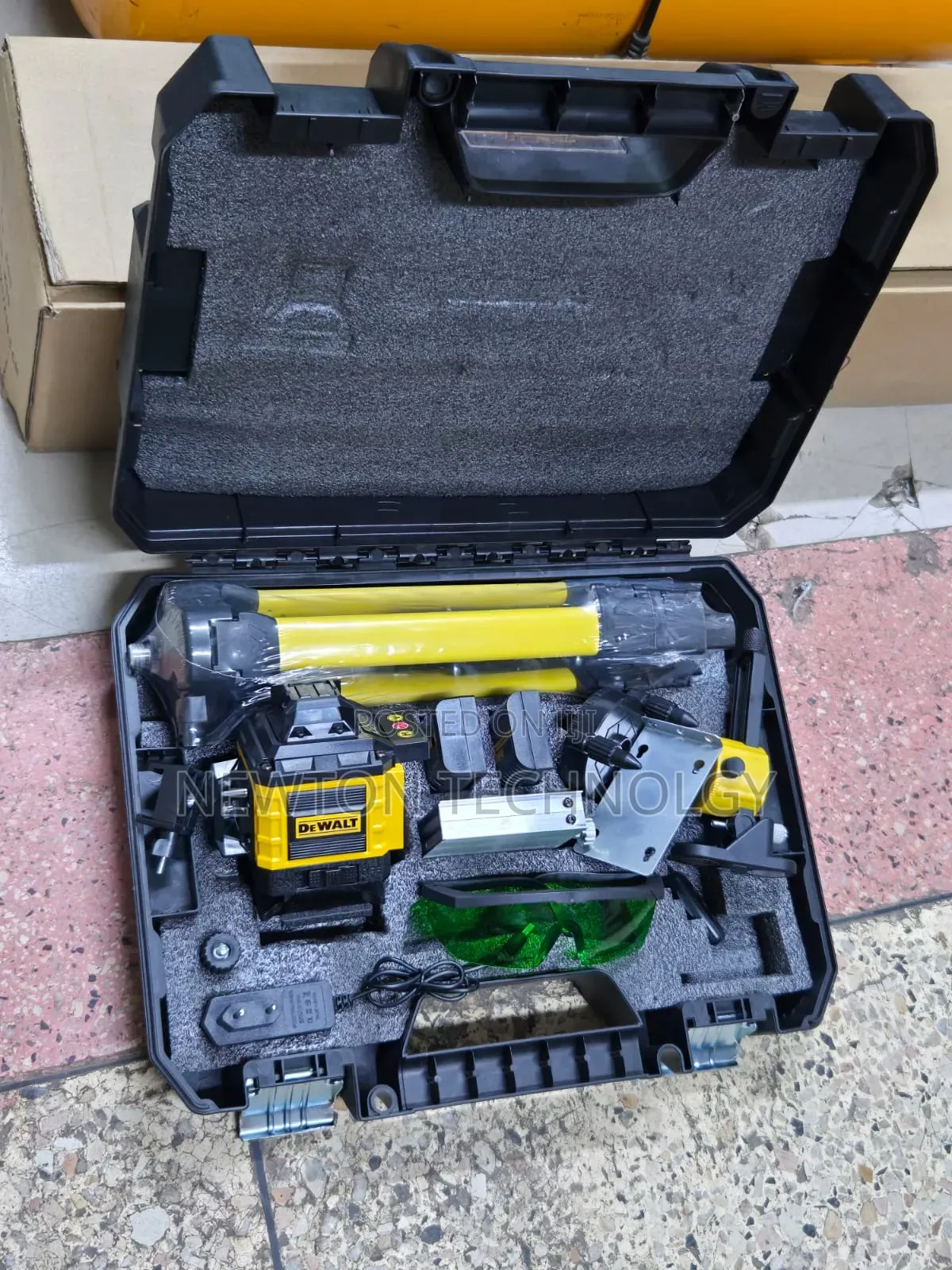 Dewalt Lasser Level 
With Stand