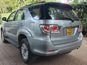 Toyota Fortuner 2014 Gold