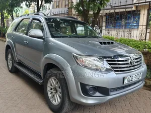 Toyota Fortuner 2014 Gold