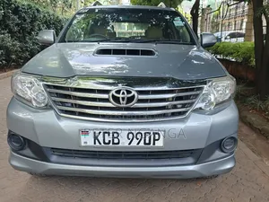 Toyota Fortuner 2014 Gold