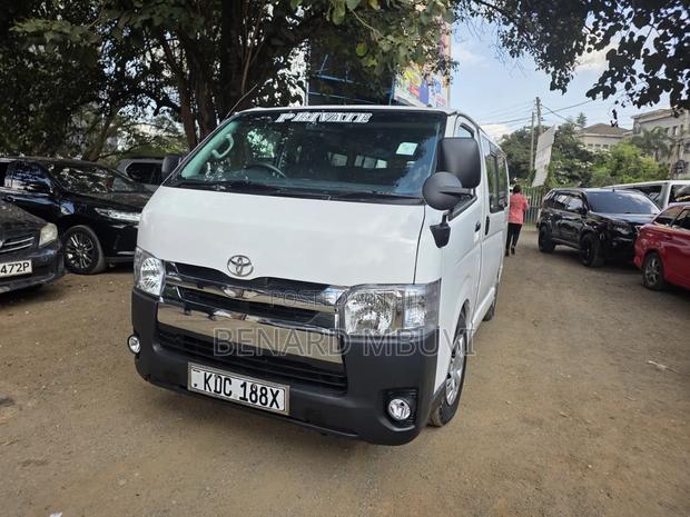 Toyota HiAce 2015 White - thumbnail 2