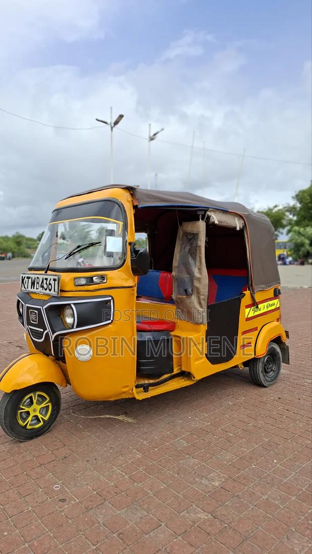 Bajaj RE 2022 Yellow - thumbnail 3