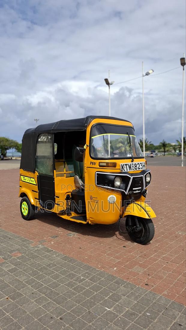 Bajaj RE 2022 Yellow - thumbnail 2