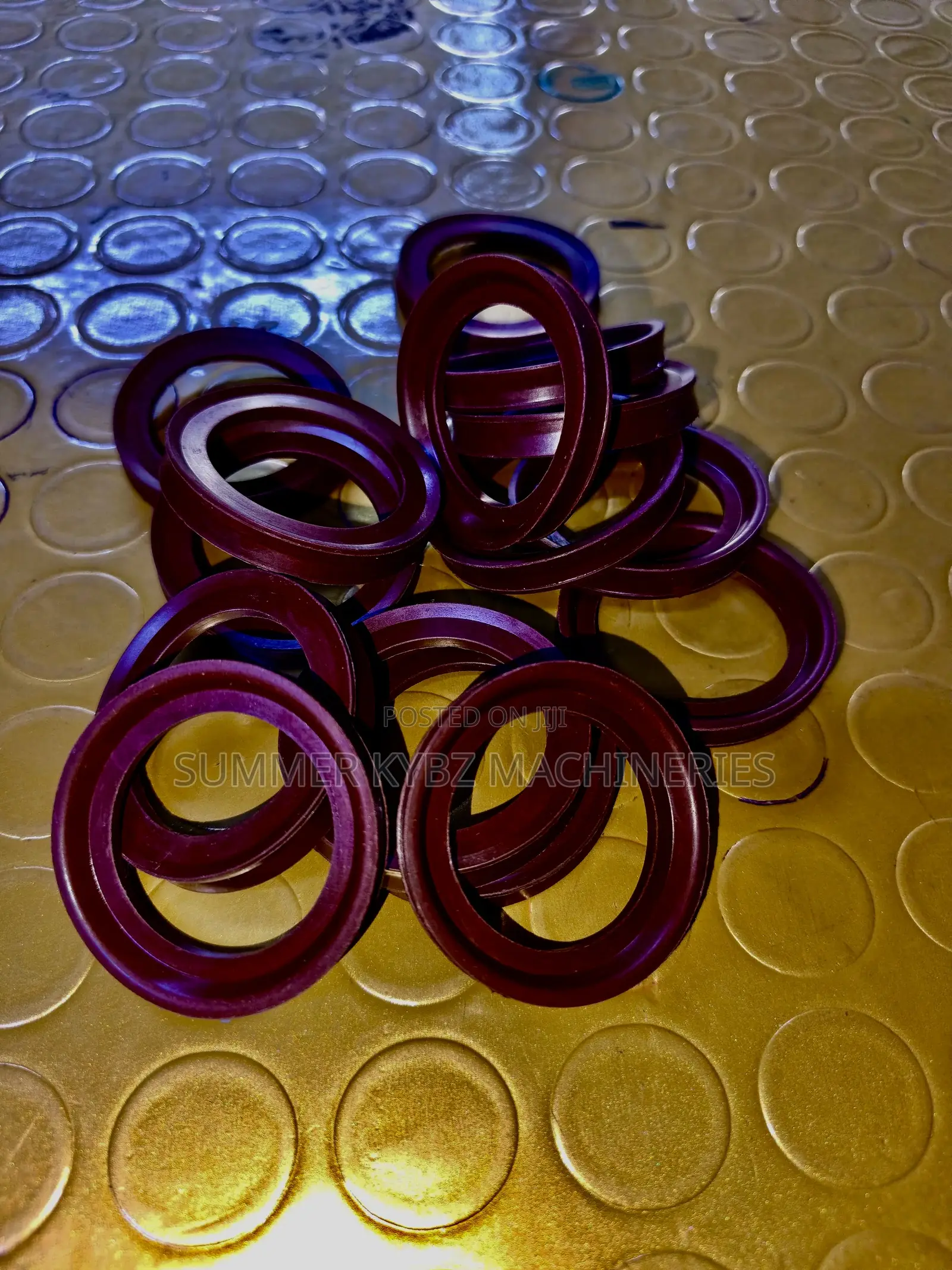 Brown FKM (Fluorocarbon Rubber) Oil Seals