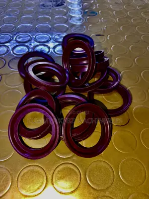 Brown FKM (Fluorocarbon Rubber) Oil Seals