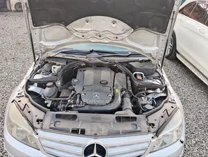 Mercedes-Benz C200 2011 Silver