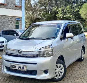 Toyota Voxy 2013 Silver
