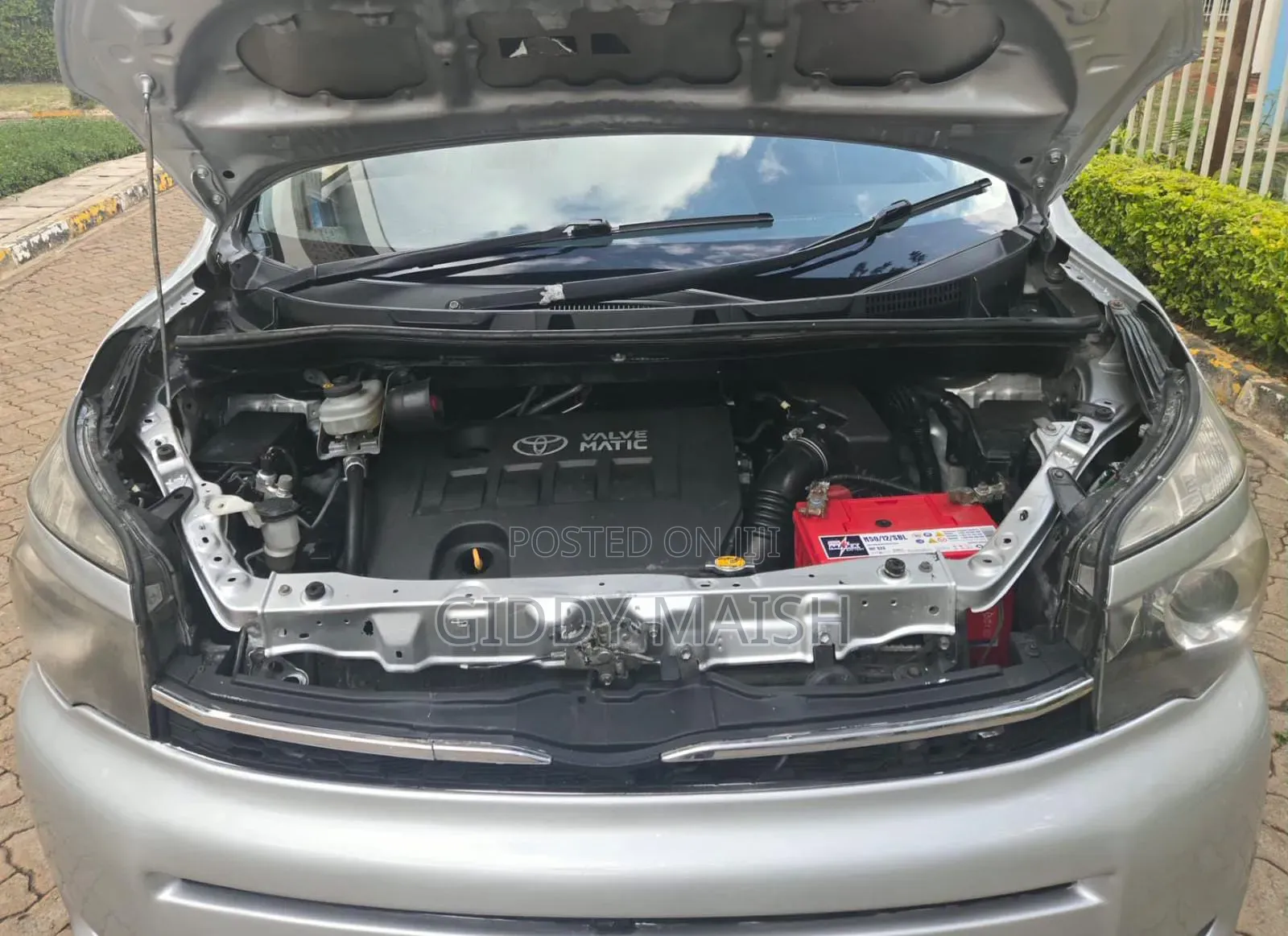 Toyota Voxy 2013 Silver