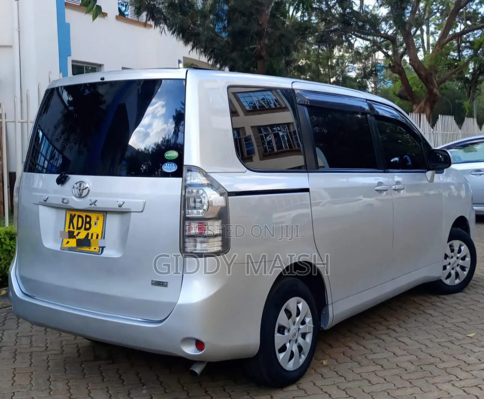 Toyota Voxy 2013 Silver