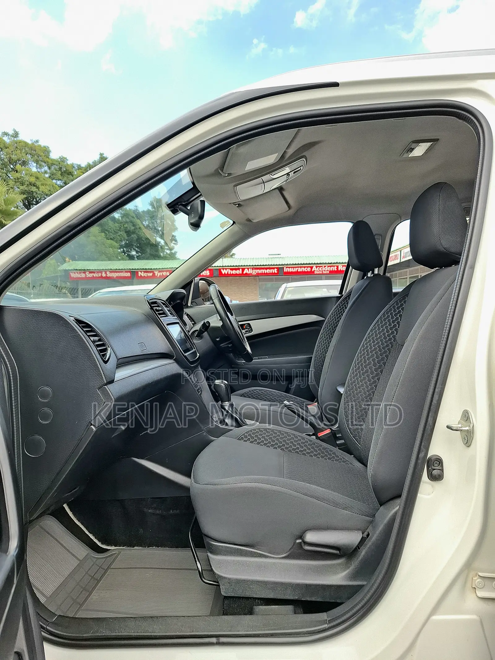 Suzuki Vitara 2021 White