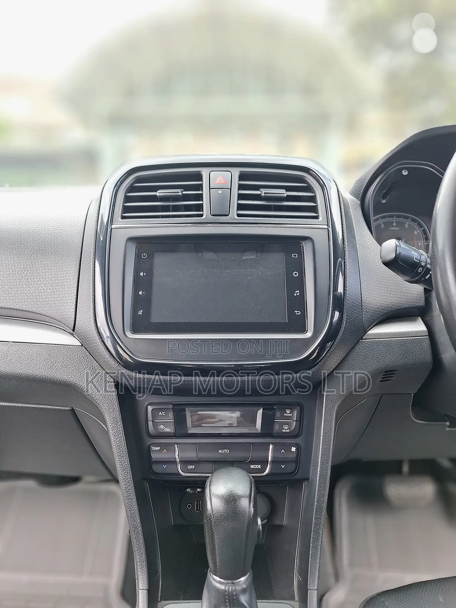 Suzuki Vitara 2021 White