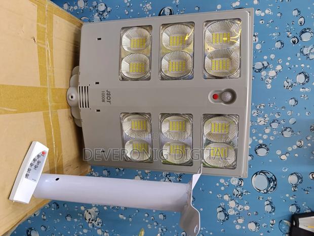 *1000w Grey Solar Street Light + Pole - thumbnail 2
