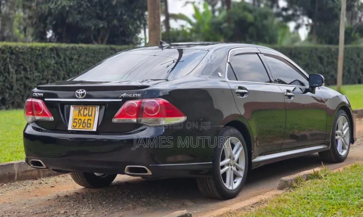 Toyota Crown 2012 Black