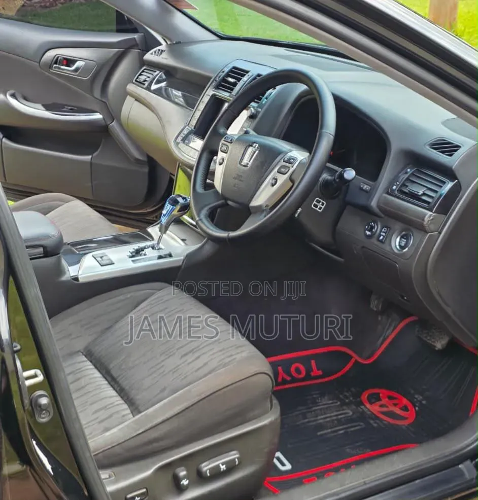 Toyota Crown 2012 Black