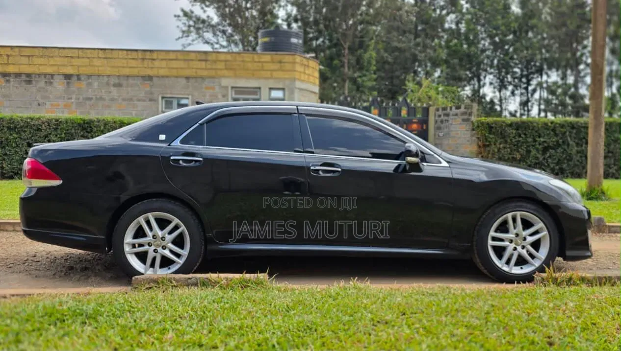 Toyota Crown 2012 Black