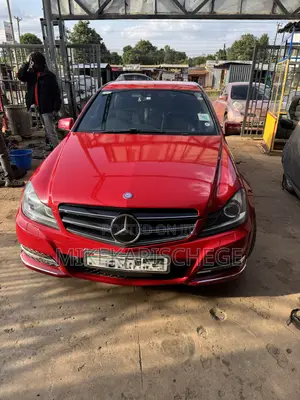 Mercedes-Benz C180 2014 Red