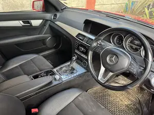 Mercedes-Benz C180 2014 Red