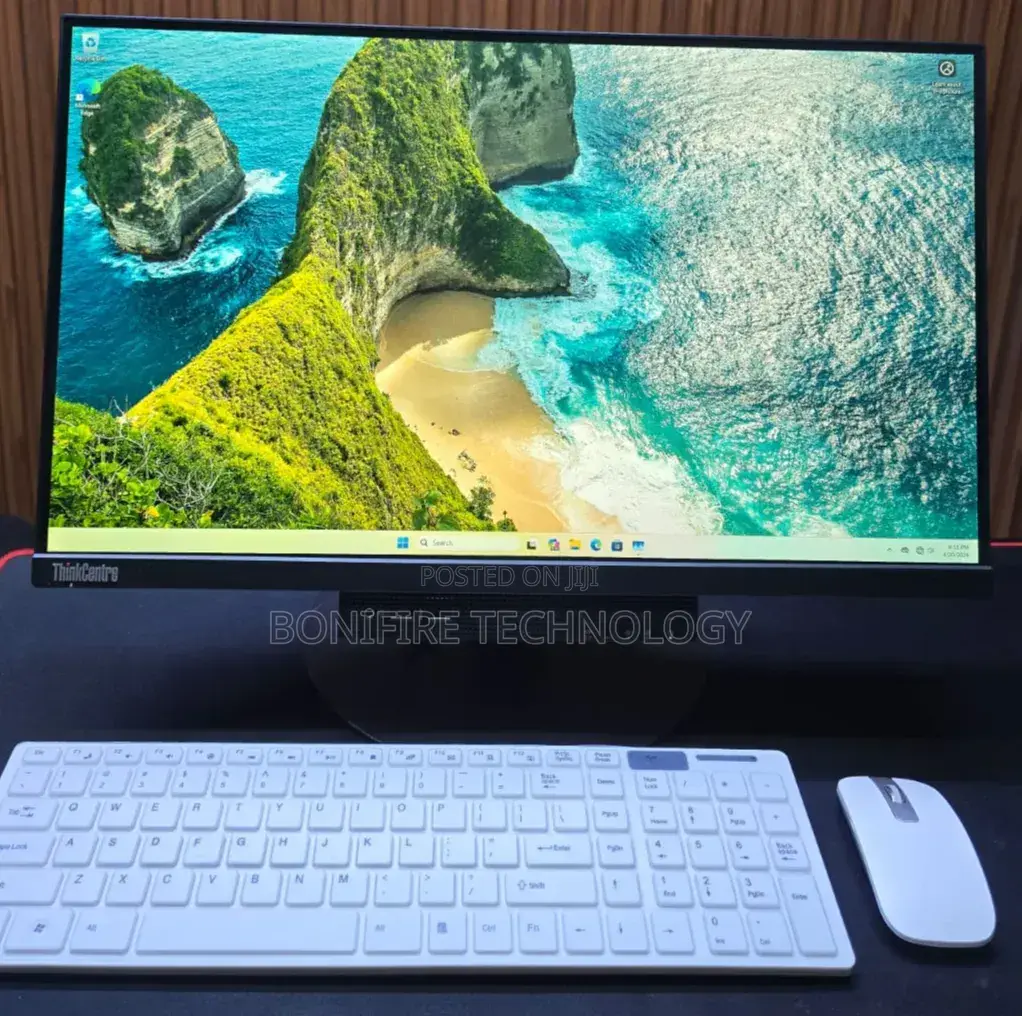 Desktop Computer Lenovo 8GB AMD Ryzen 5 SSD 256GB