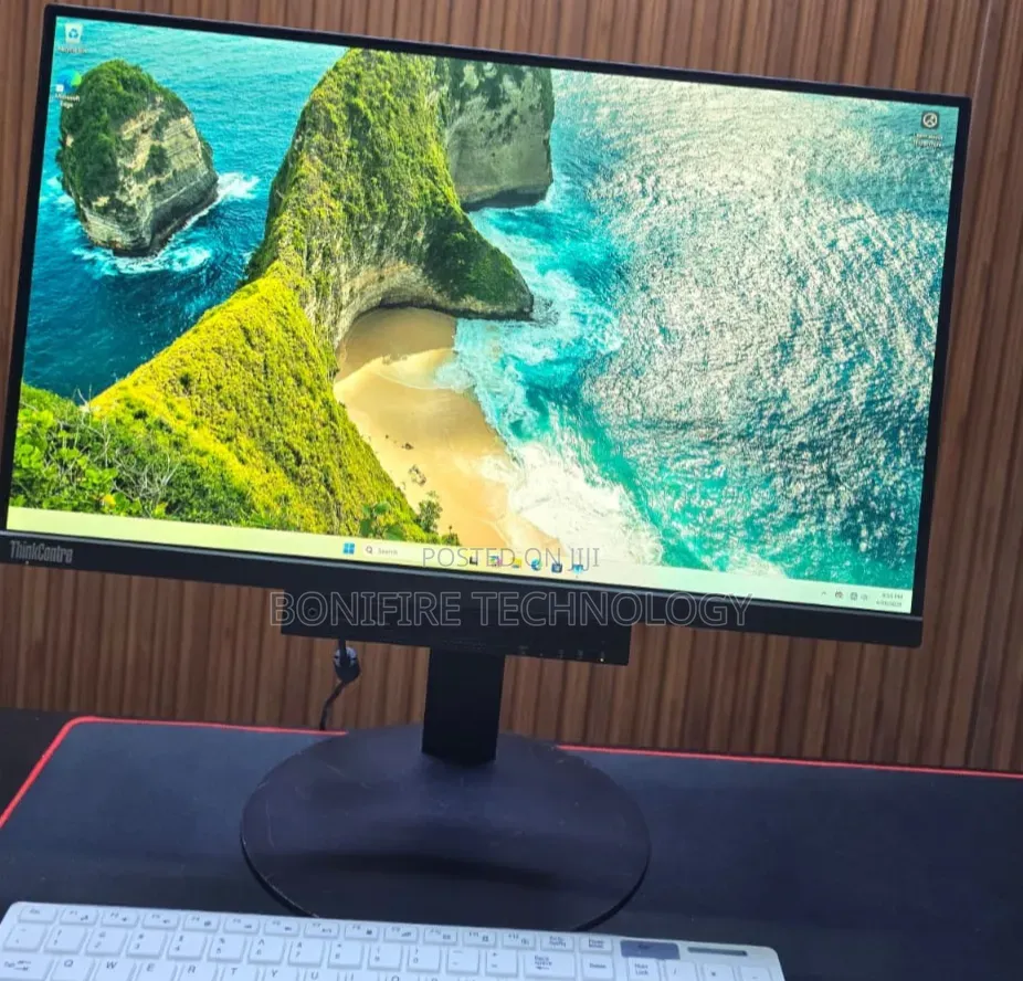 Desktop Computer Lenovo 8GB AMD Ryzen 5 SSD 256GB