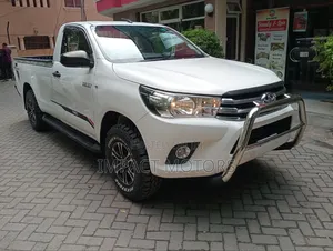 Toyota Hilux 2019 White