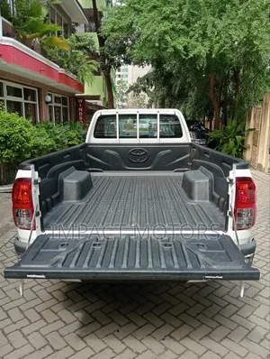 Toyota Hilux 2019 White