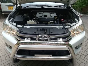 Toyota Hilux 2019 White