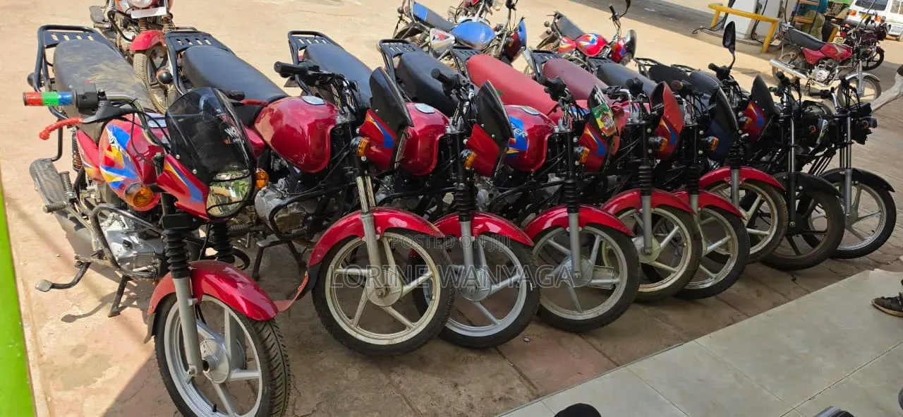 TVS HLX 125 2025 Red