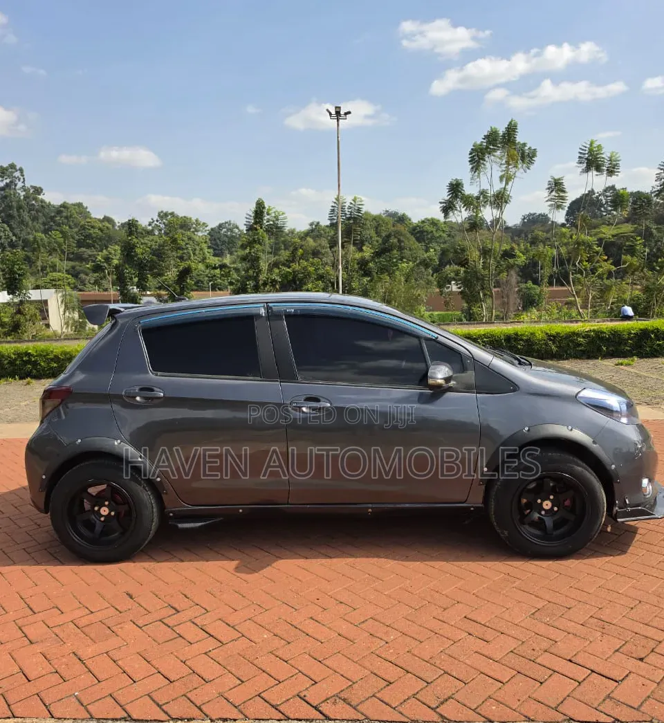 Toyota Vitz 2012 Gray