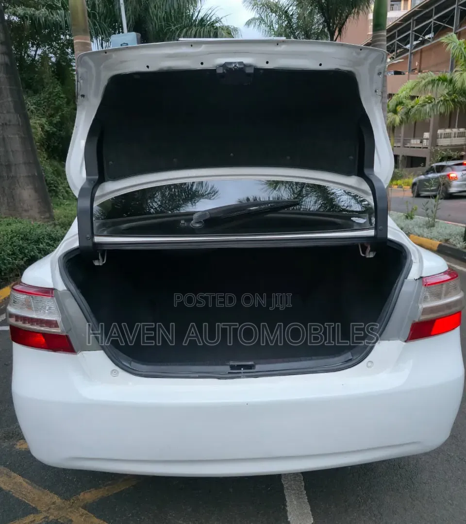 Toyota Premio 2014 White