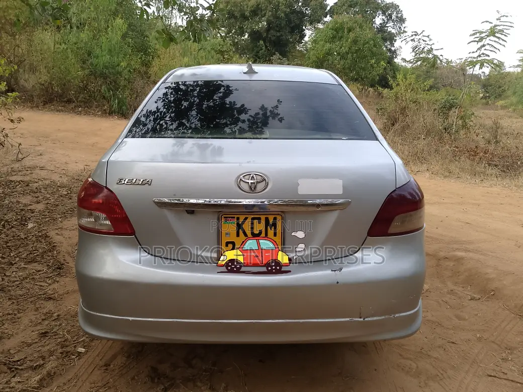 Toyota Belta 2012 Silver