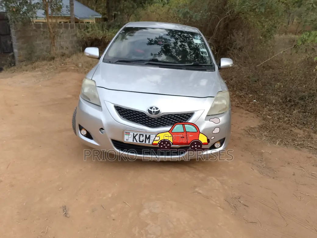 Toyota Belta 2012 Silver