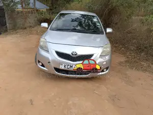 Toyota Belta 2012 Silver