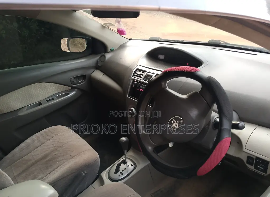 Toyota Belta 2012 Silver