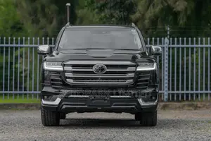 Toyota Land Cruiser LC300 2024 Black