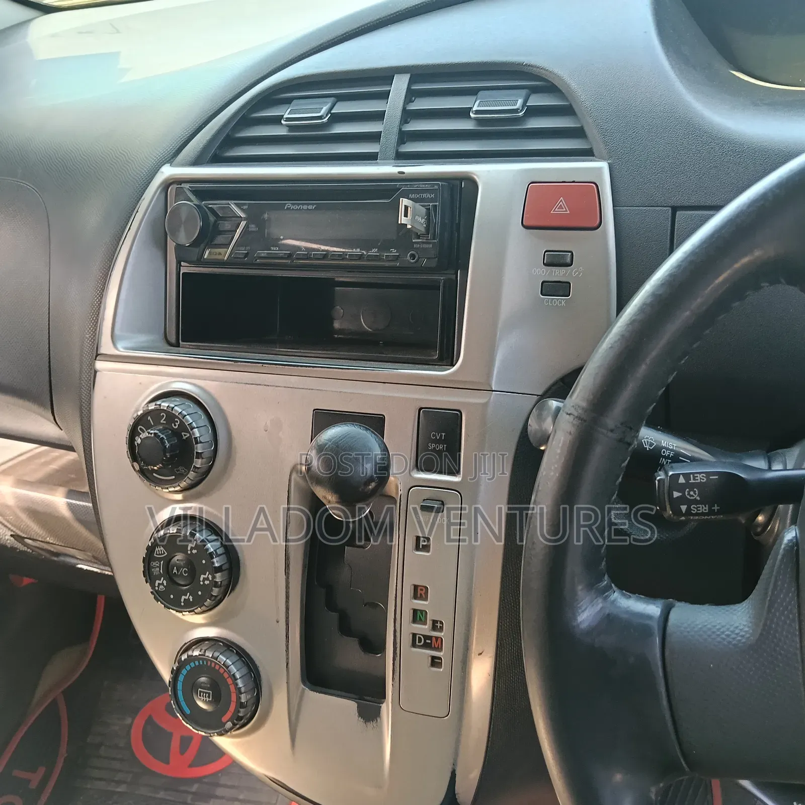 Toyota Sienta 2011 Blue