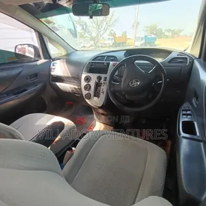 Toyota Sienta 2011 Blue