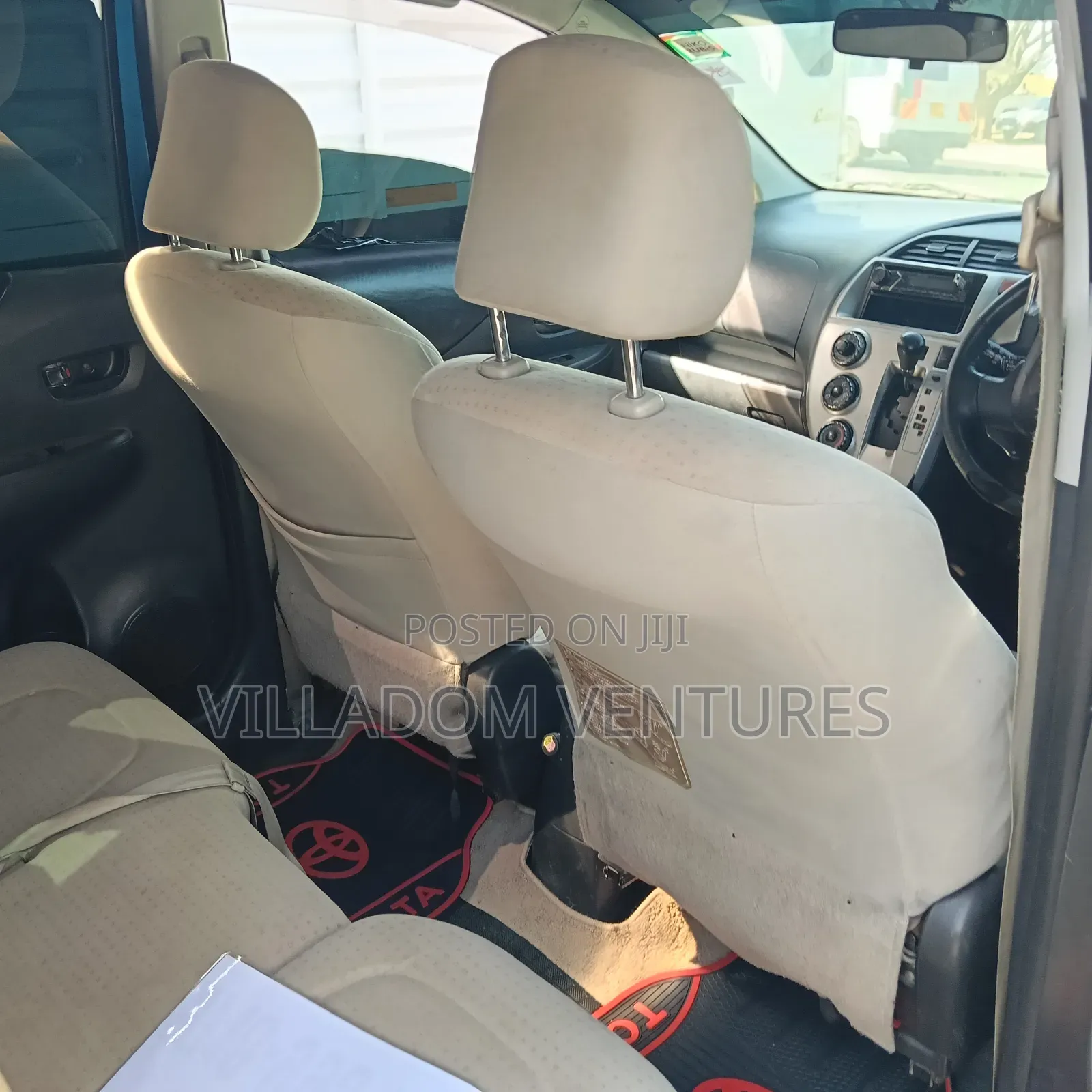 Toyota Sienta 2011 Blue