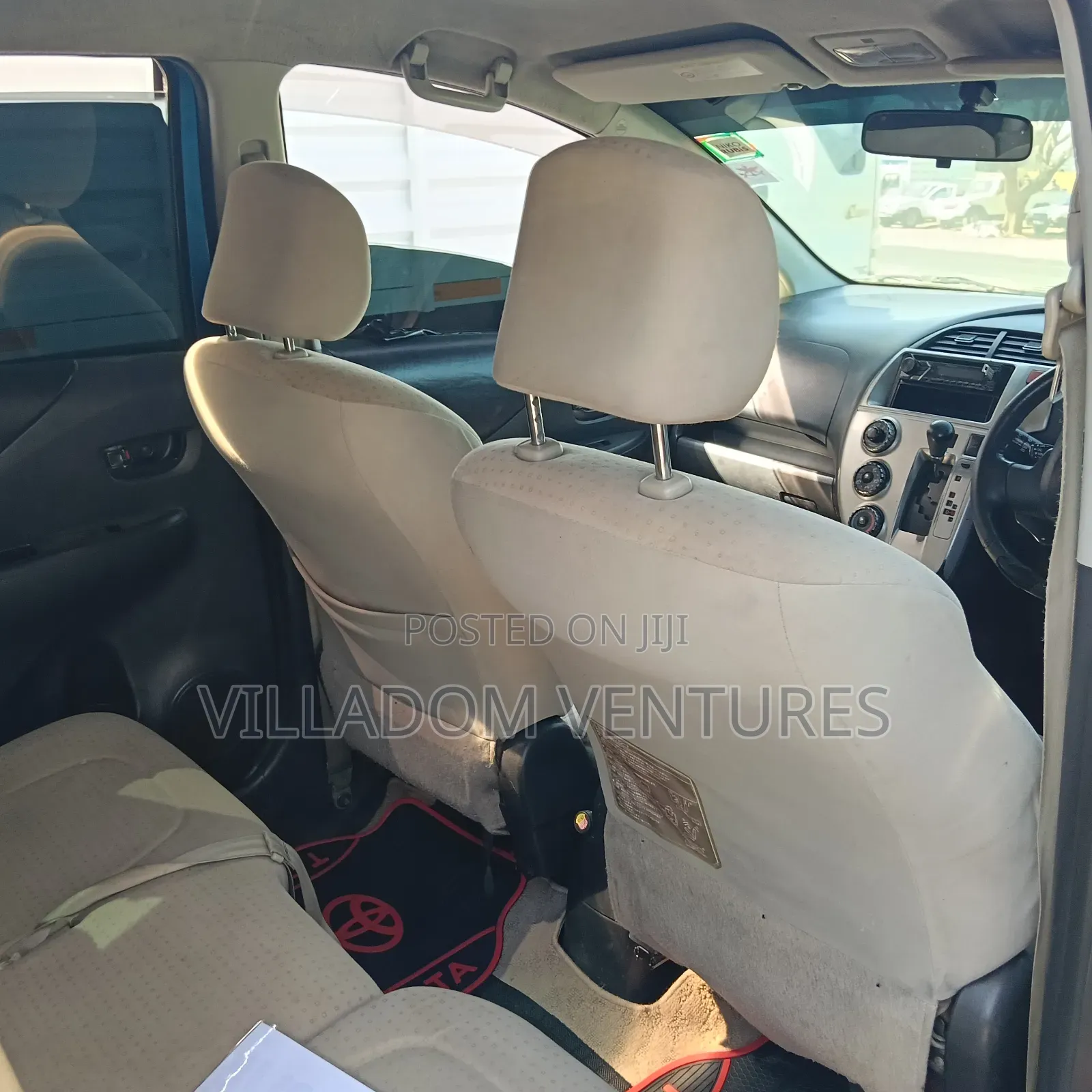 Toyota Sienta 2011 Blue