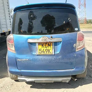 Toyota Sienta 2011 Blue