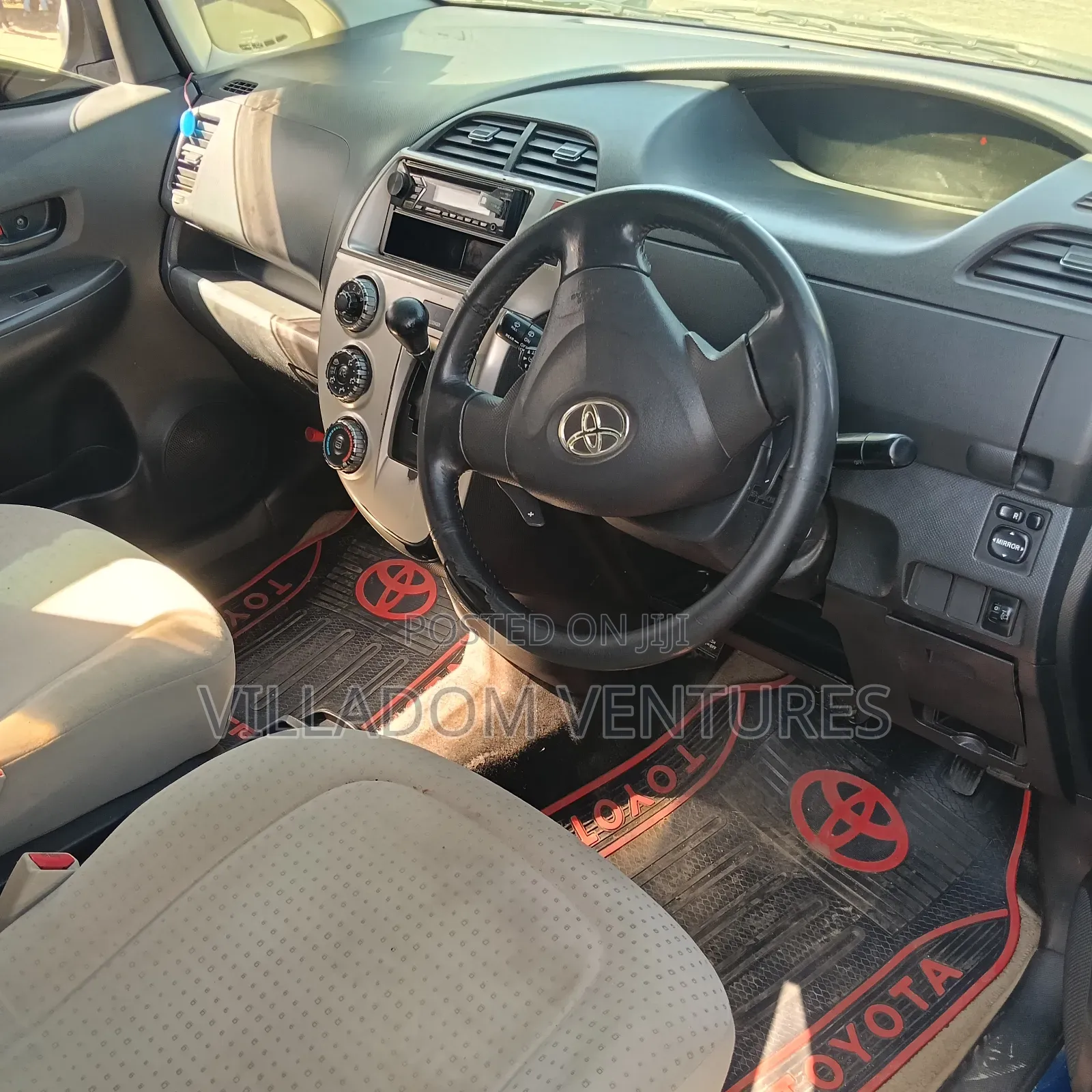 Toyota Sienta 2011 Blue