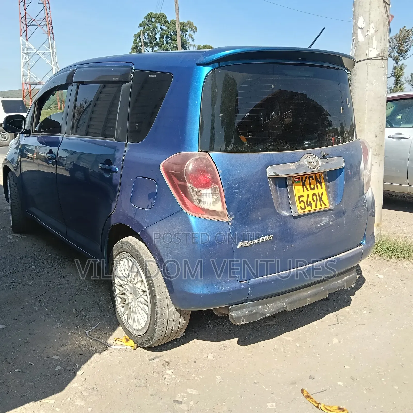 Toyota Sienta 2011 Blue