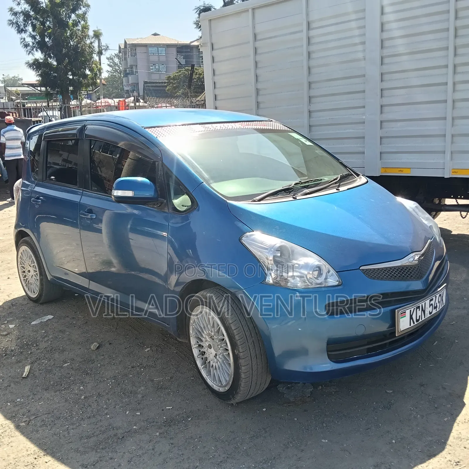 Toyota Sienta 2011 Blue