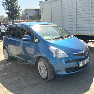 Toyota Sienta 2011 Blue