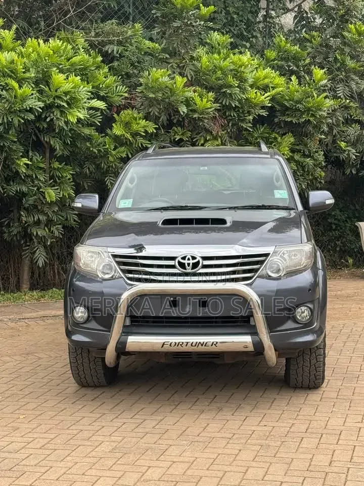 Toyota Fortuner 2013 Silver