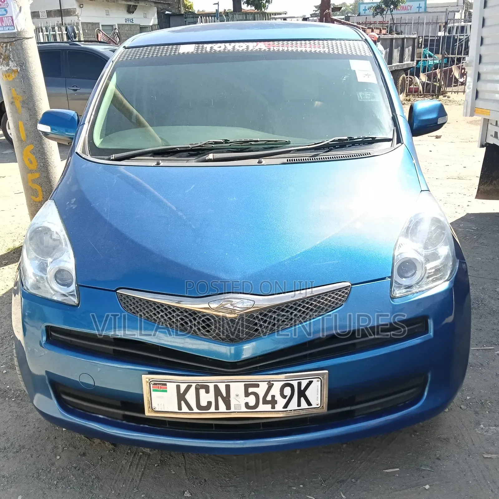 Toyota Sienta 2011 Blue