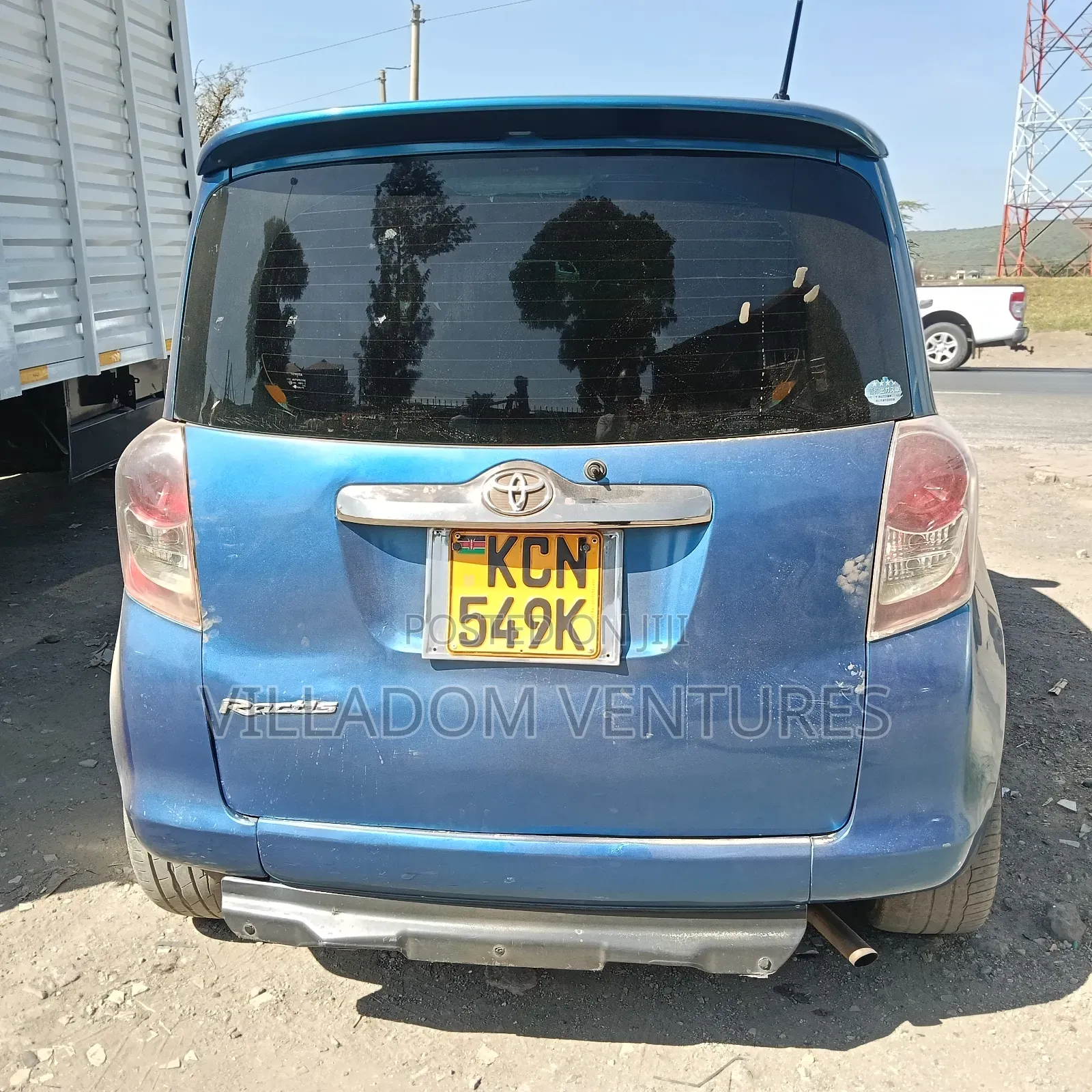 Toyota Sienta 2011 Blue