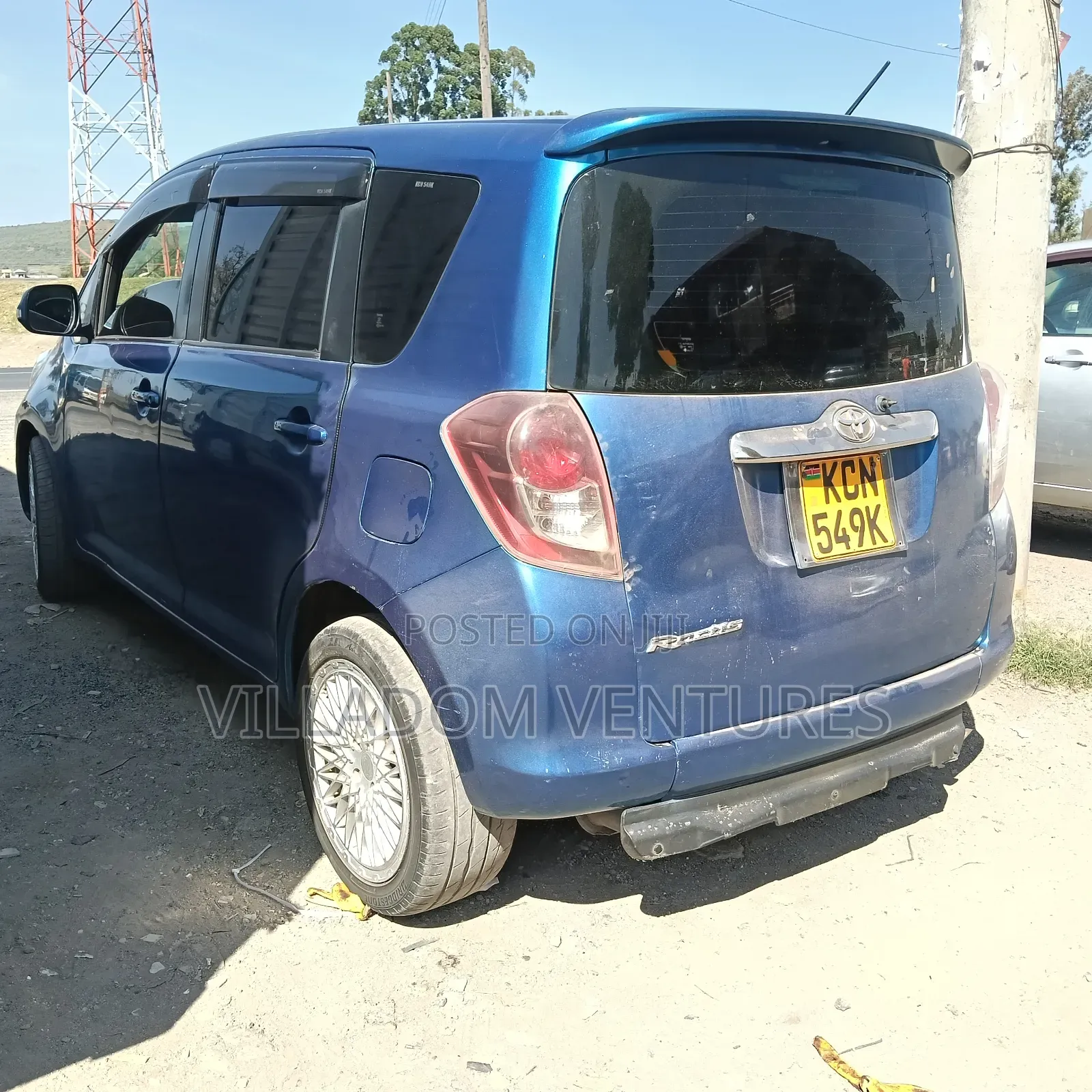 Toyota Sienta 2011 Blue